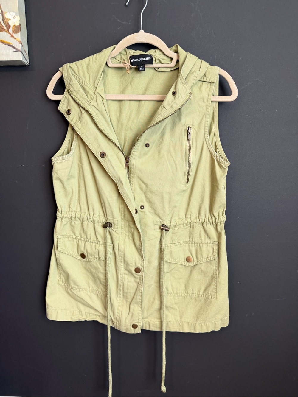 Zenana Outfitters Sleeveless Hooded Utility Vest in Light Green. Size Med.